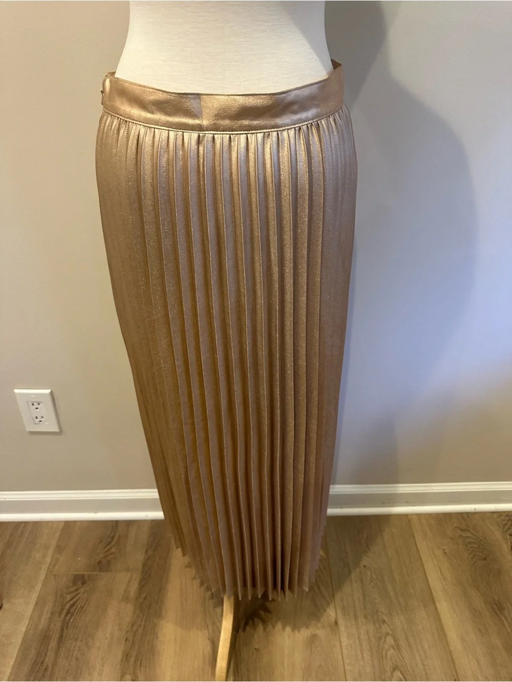 LOFT Gold Metallic Shimmer Pleated Midi Skirt - Size 6